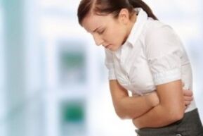 Η δυσκοιλιότητα σε μια γυναίκα είναι ένα σύμπτωμα της παρουσίας παρασίτων