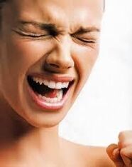 Η νευρικότητα μιας γυναίκας είναι ένα σύμπτωμα της παρουσίας παρασίτων